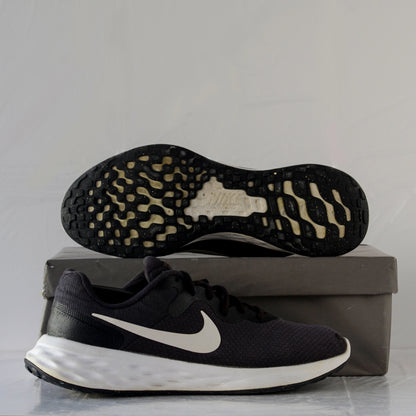 NIKE Revolution 6