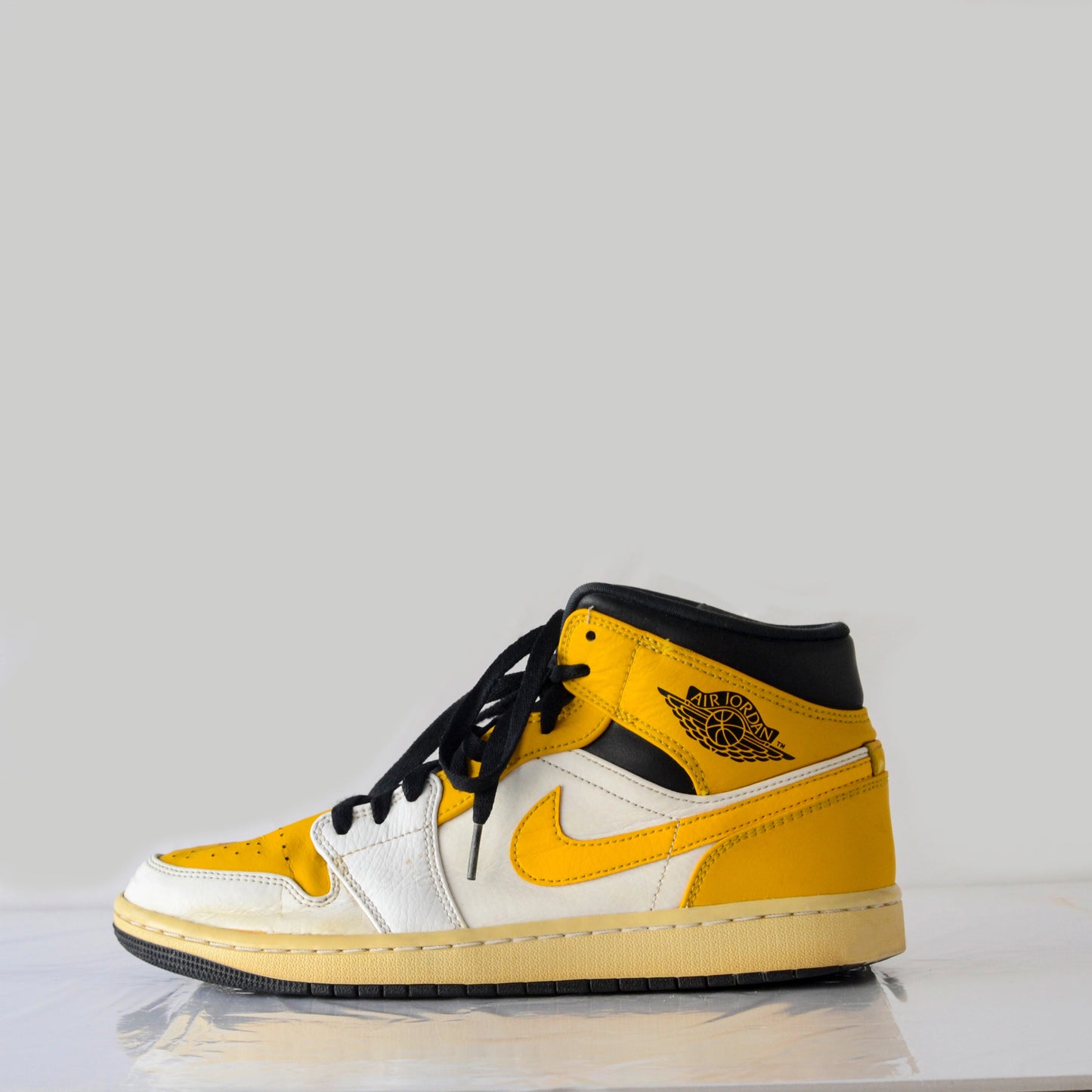 NIKE Air Jordan 1 Mid