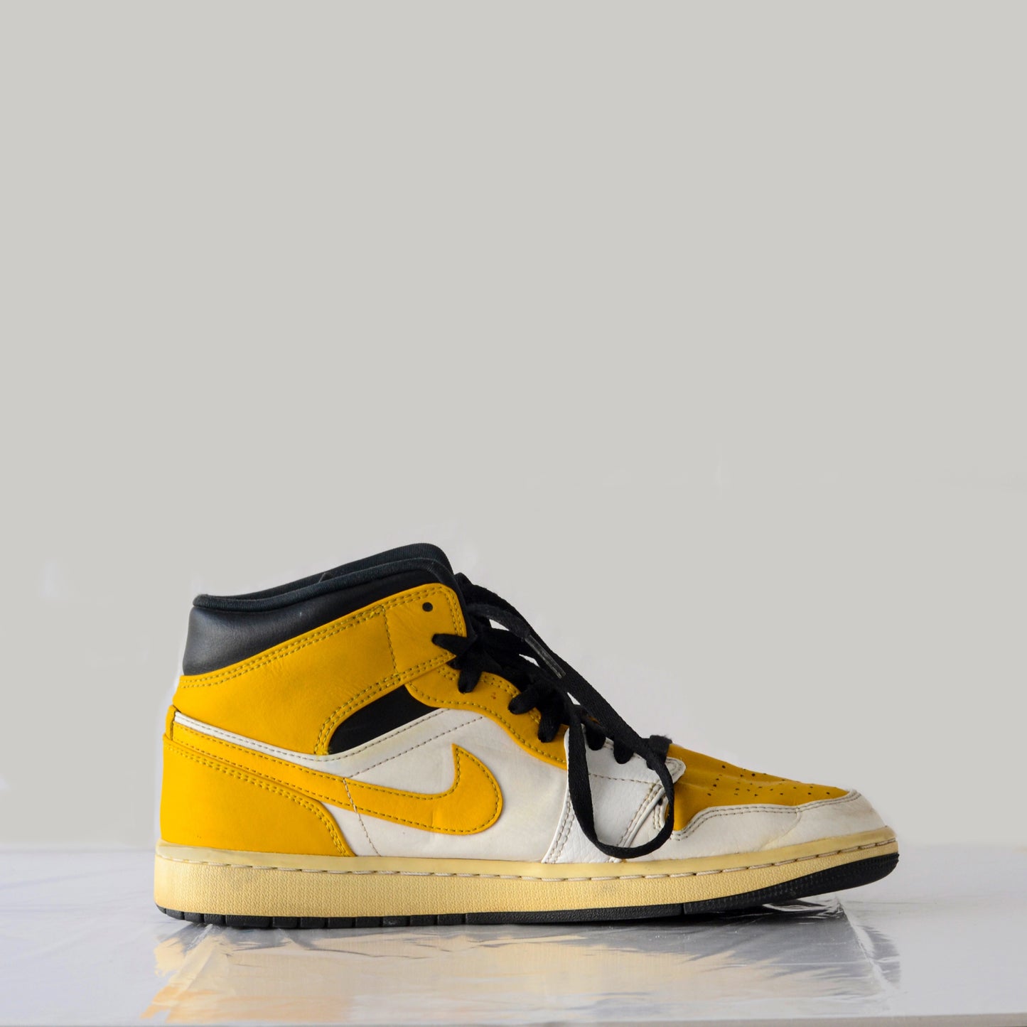 NIKE Air Jordan 1 Mid