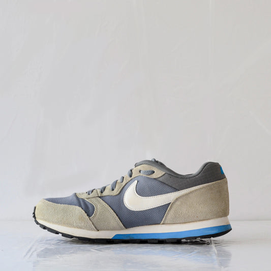 NIKE MD Runner 2