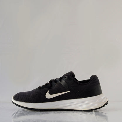 NIKE Revolution 6